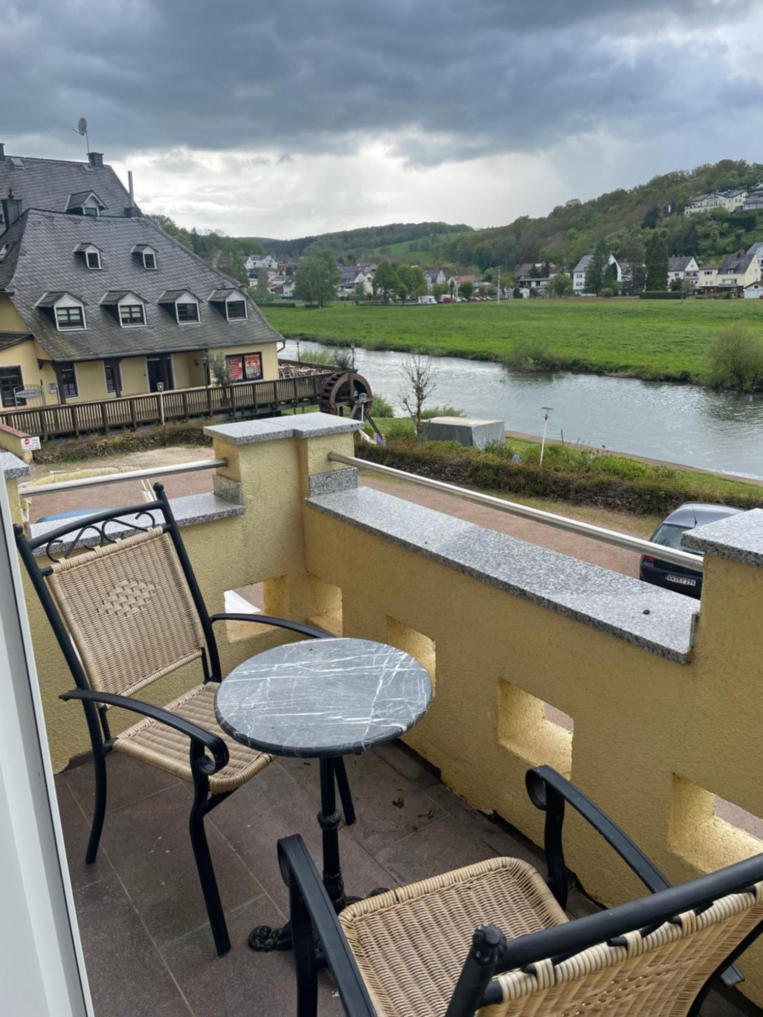 Ferienwohnung Riverside Resort Idyllisch Direkt An Der Lahn Diez Exteriör bild