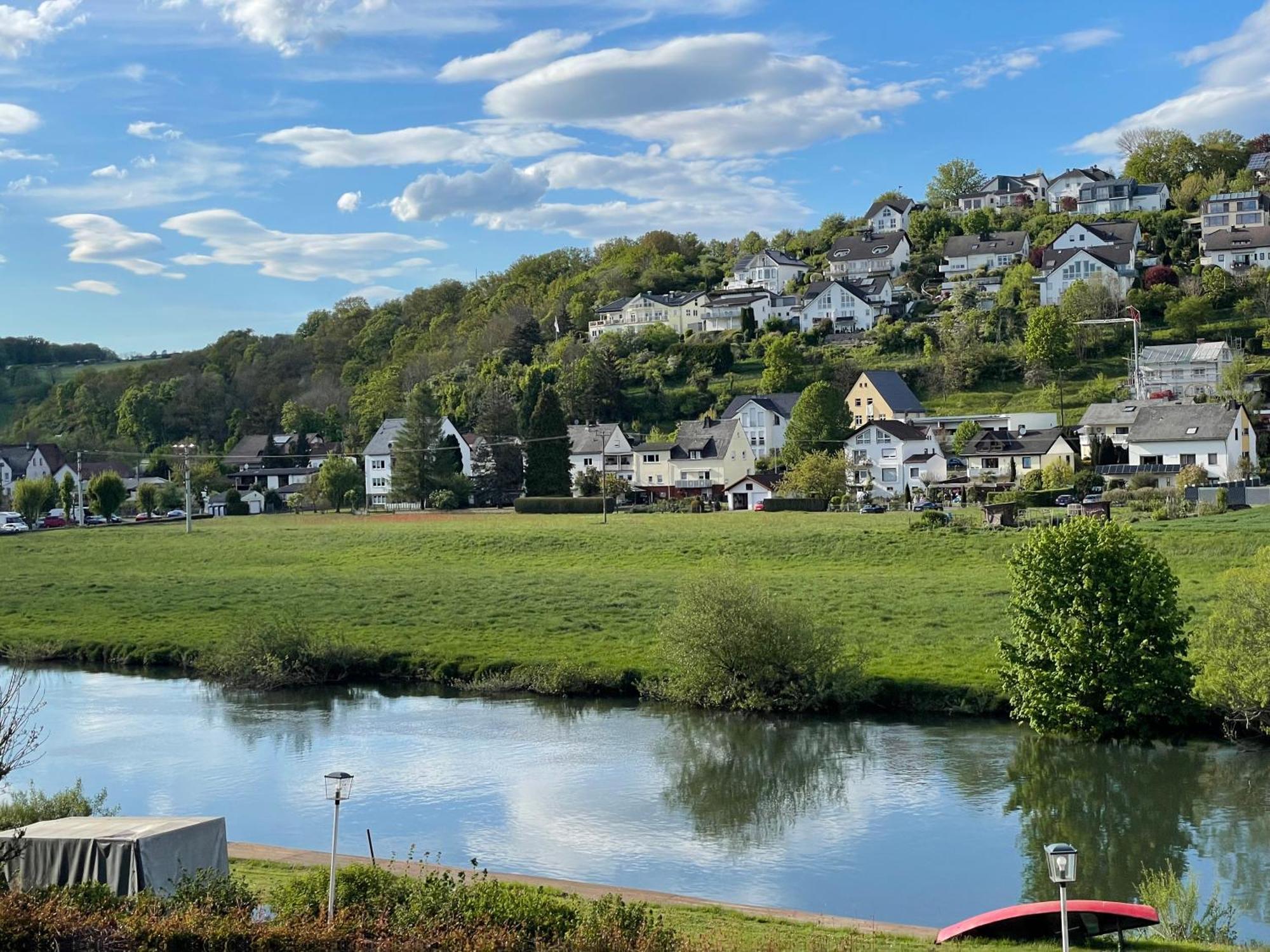 Ferienwohnung Riverside Resort Idyllisch Direkt An Der Lahn Diez Exteriör bild